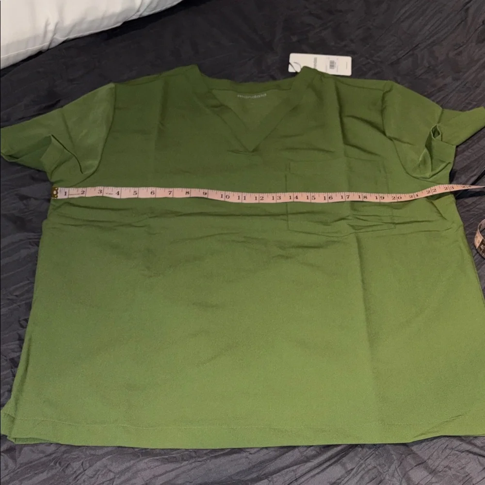 Mandala Men’s V-Neck Scrub Top in Olive Green